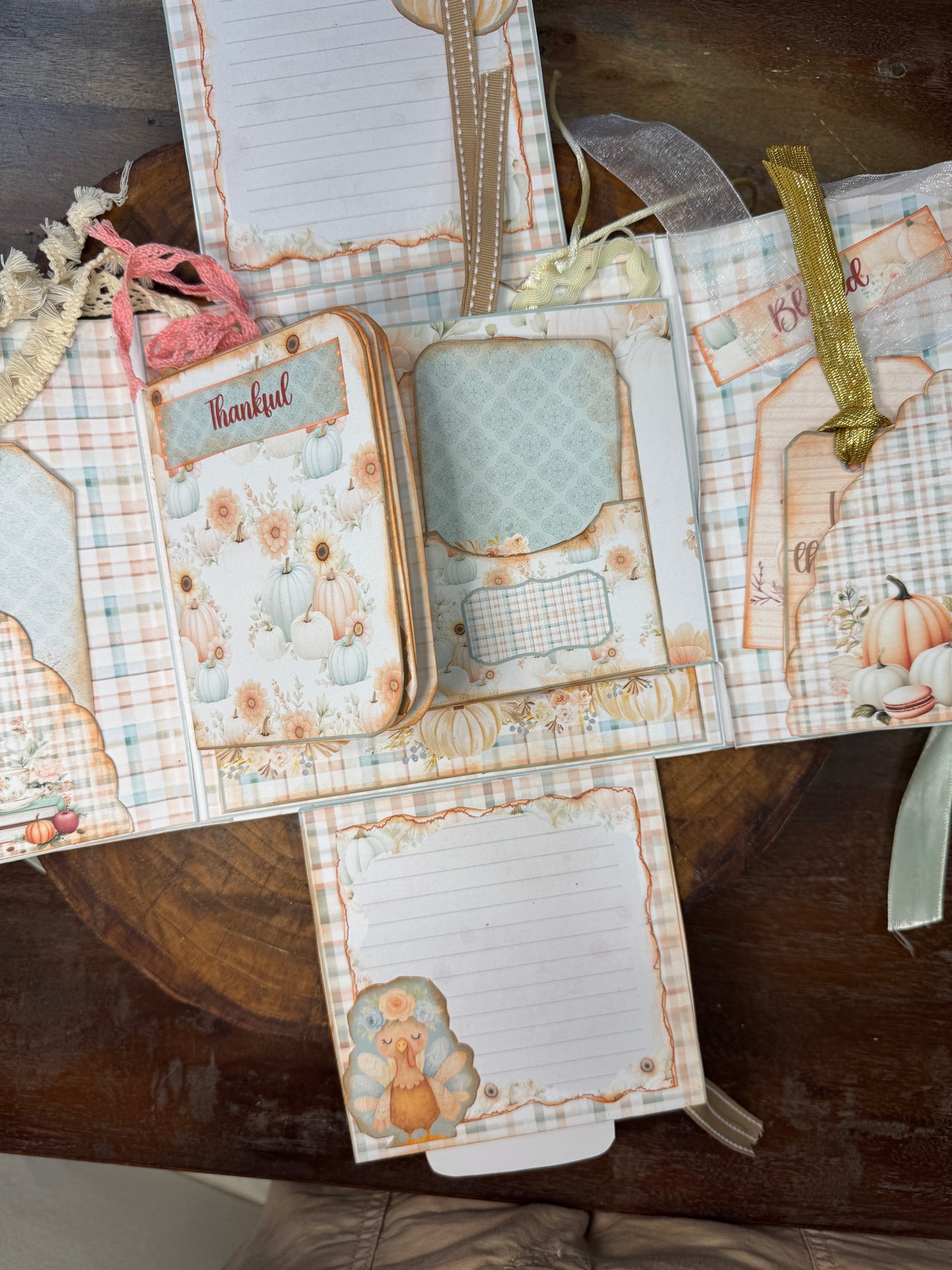 Friendsgiving – I Am Thankful Journal Folio Kit